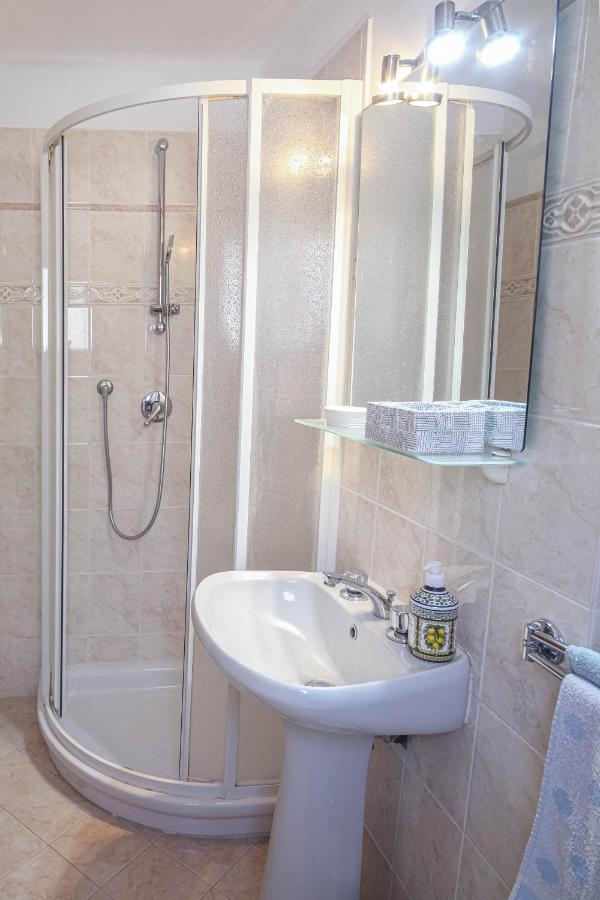 Mafalda Apartments Леванто Екстериор снимка